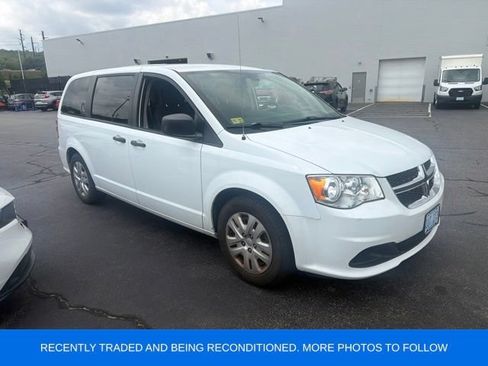 Used 2019 Dodge Grand Caravan SE FWD image 1