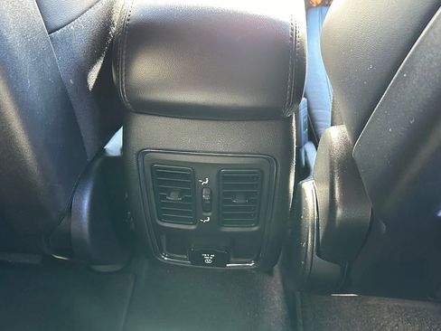 Used 2022 Jeep Grand Cherokee Laredo X image 17