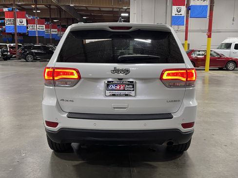 Used 2018 Jeep Grand Cherokee Laredo AWD/4WD image 4