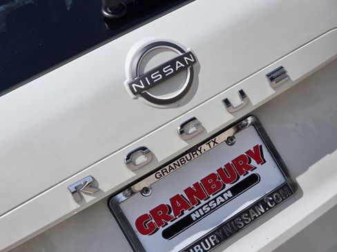 Used 2023 Nissan Rogue SV FWD image 10