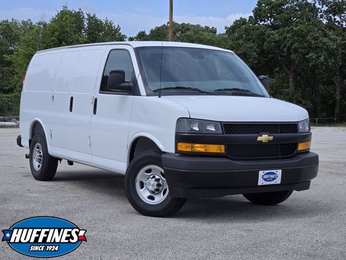 Used 2026 Chevrolet Express 2500 w/ Driver Convenience Package RWD image 1
