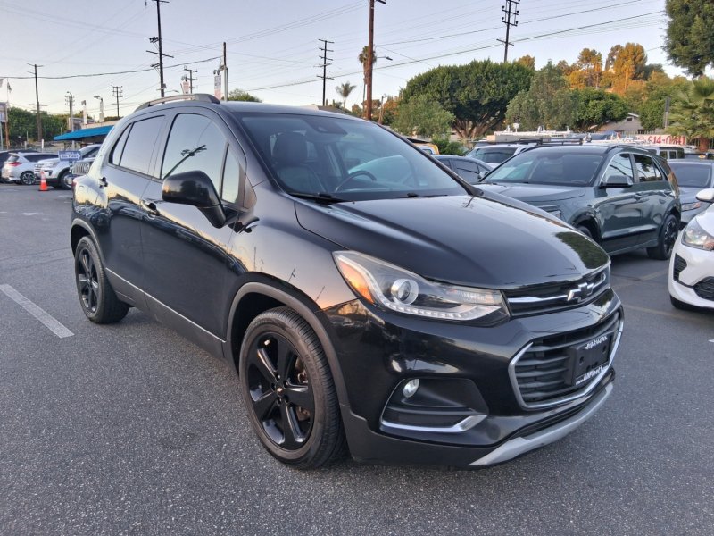 Used 2018 Chevrolet Trax Premier w/ Midnight Edition FWD image 1