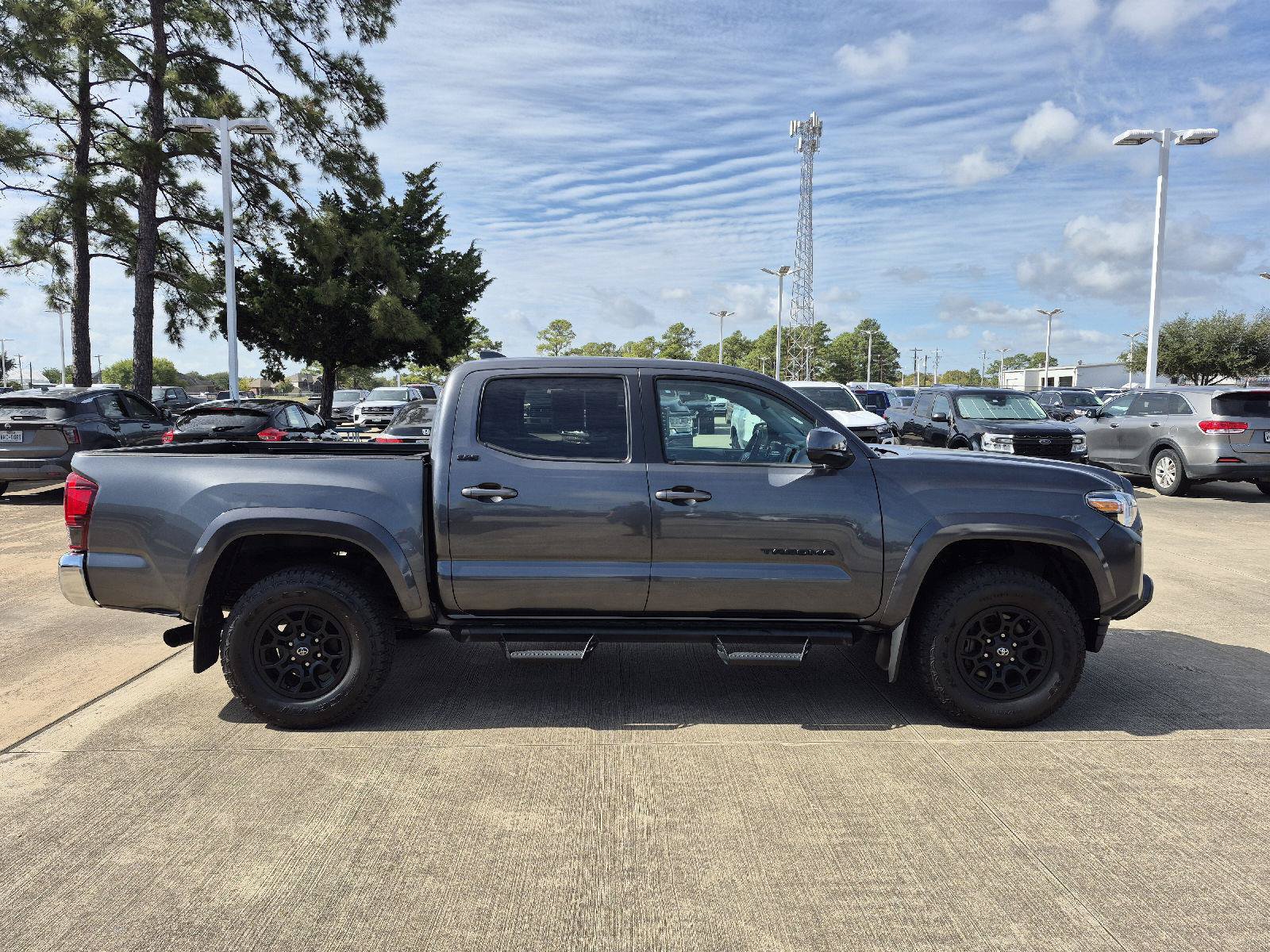 Used 2022 Toyota Tacoma SR5 RWD image 16