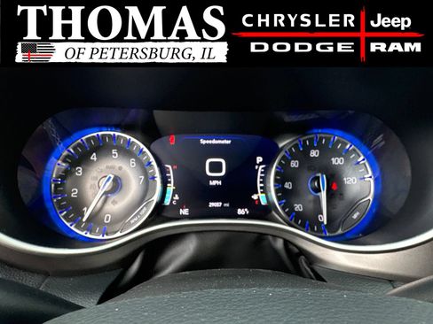 Used 2024 Chrysler Pacifica Touring-L FWD image 16