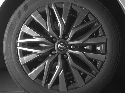 Used 2025 Nissan Altima 2.5 SV image 13