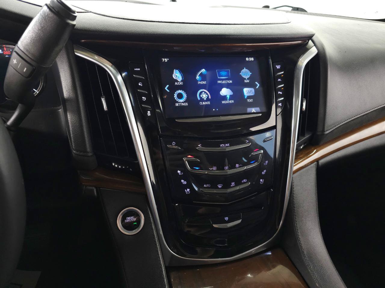 Used 2017 Cadillac Escalade Luxury AWD/4WD image 21