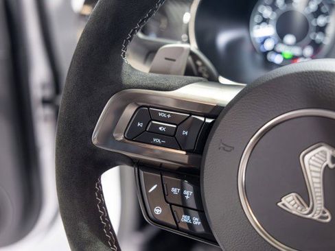 Used 2021 Ford Mustang Shelby GT500 w/ Carbon Fiber Track Pack image 44