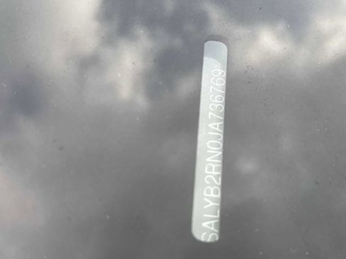 Used 2018 Land Rover Range Rover Velar S image 28