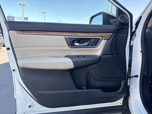 Used 2018 Honda CR-V Touring image 14