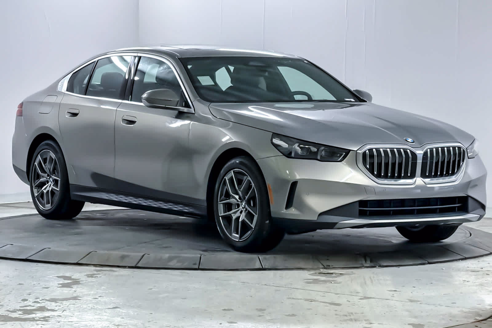 Used 2026 BMW 530i RWD image 9