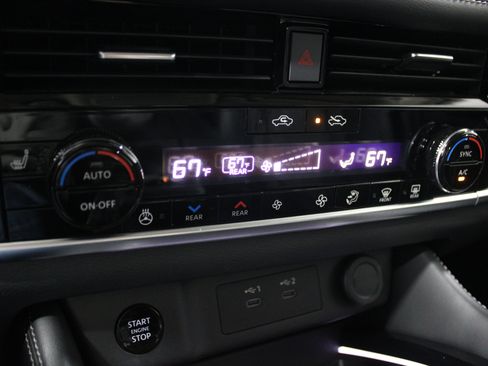 Used 2024 Nissan Rogue Platinum w/ Platinum Premium Package AWD/4WD image 16