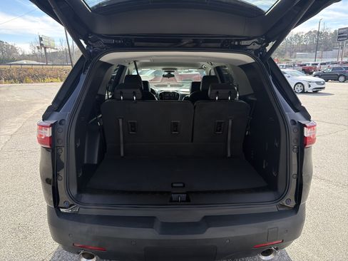 Used 2020 Chevrolet Traverse LT image 30