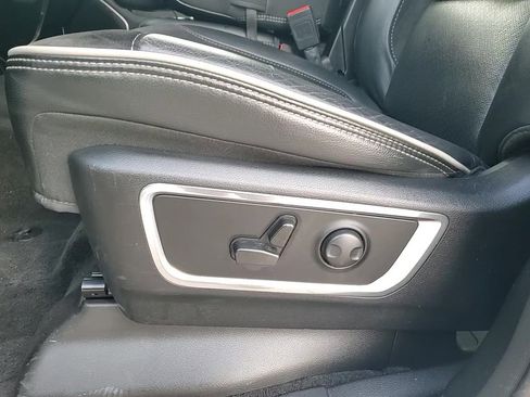 Used 2025 RAM 1500 Laramie AWD/4WD image 12