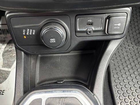 Used 2018 Jeep Renegade Altitude image 19