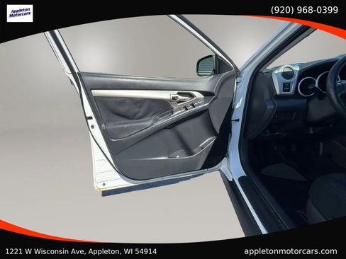 Used 2009 Pontiac Vibe w/ Preferred Package FWD image 18