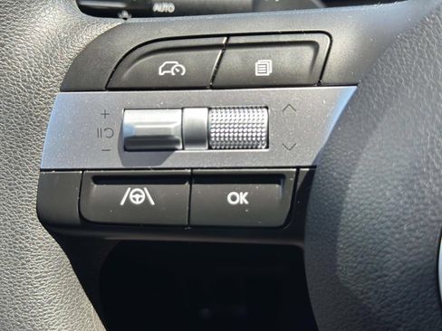 Used 2025 Hyundai Santa Cruz SE AWD/4WD image 14
