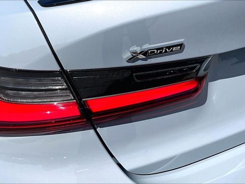 Used 2026 BMW 330i xDrive Sedan w/ M Sport Package AWD/4WD image 9