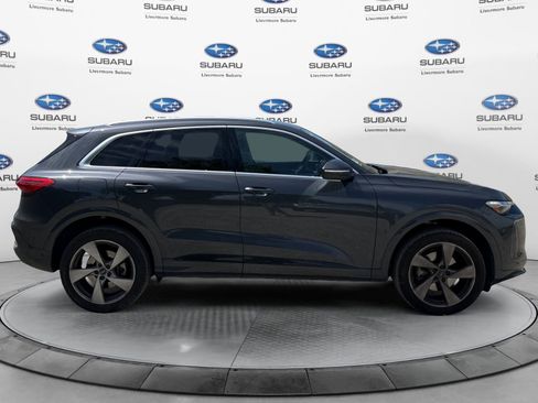 Used 2025 Audi Q5 Premium Plus w/ Premium Plus AWD/4WD image 3