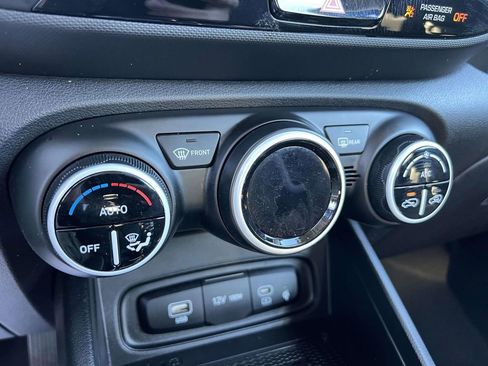 Used 2024 Hyundai Venue Limited image 36