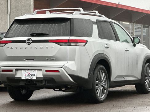 Used 2025 Nissan Pathfinder SL w/ SL Premium Package AWD/4WD image 4