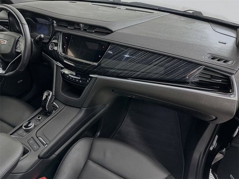 Used 2025 Cadillac XT6 Premium Luxury image 32