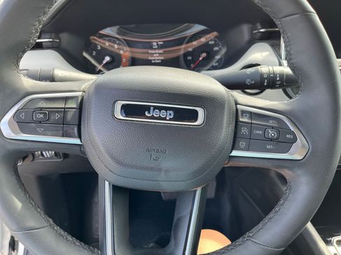 Used 2025 Jeep Compass Limited image 29