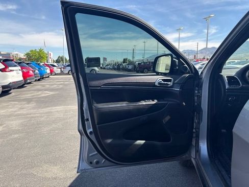 Used 2018 Jeep Grand Cherokee Limited w/ Trailer Tow Group IV AWD/4WD image 9