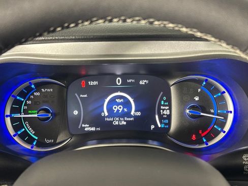 Certified 2024 Chrysler Pacifica Limited FWD image 14