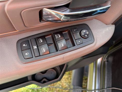 Used 2018 RAM 1500 Classic SLT AWD/4WD image 10