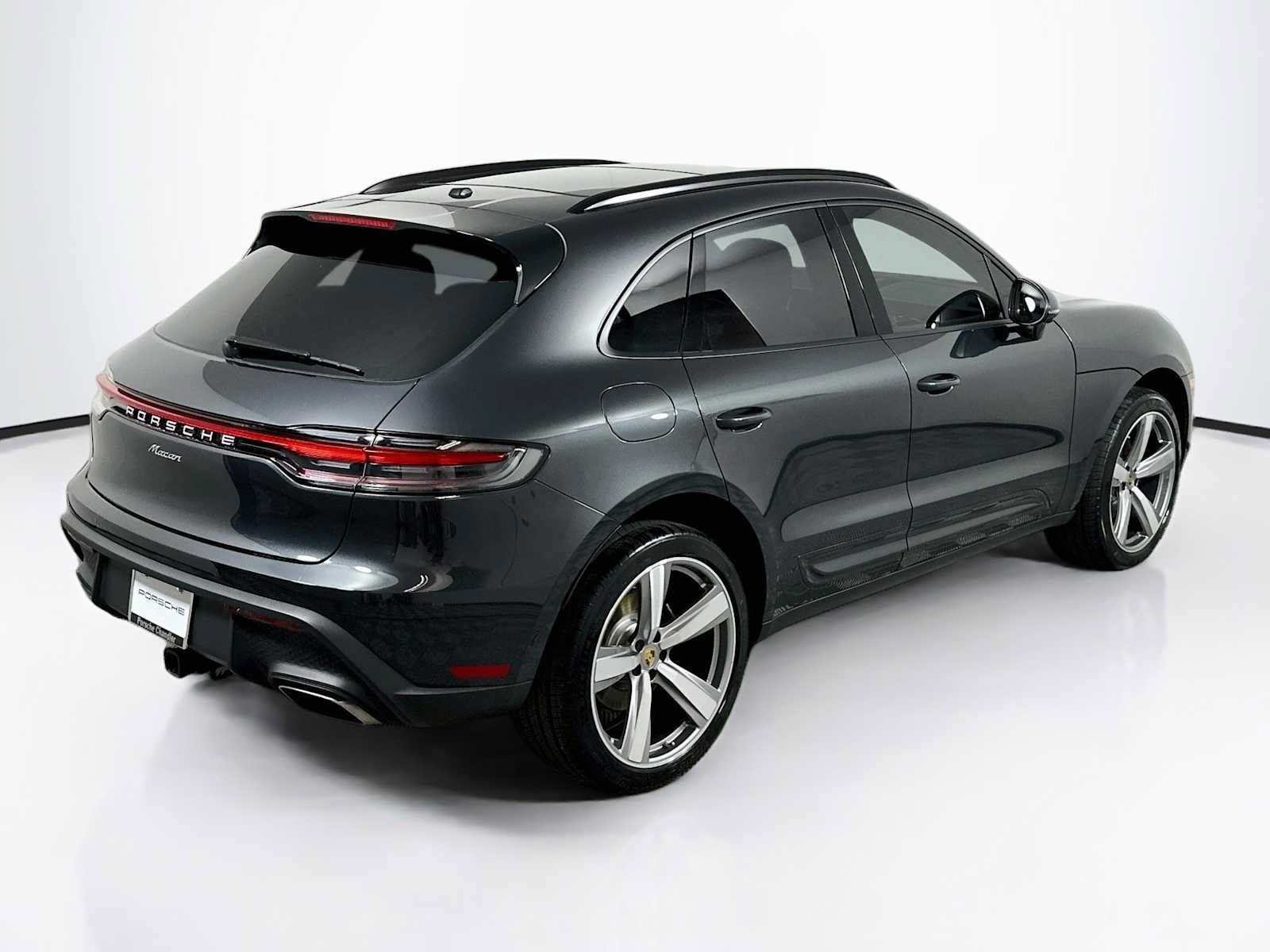 Certified 2026 Porsche Macan AWD/4WD image 9
