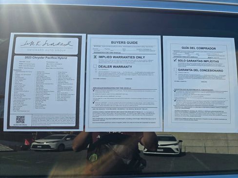 Used 2023 Chrysler Pacifica Touring-L image 19