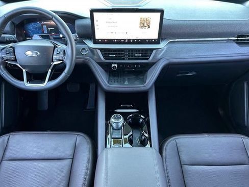 Used 2025 Ford Explorer Platinum w/ Ultimate Package image 5