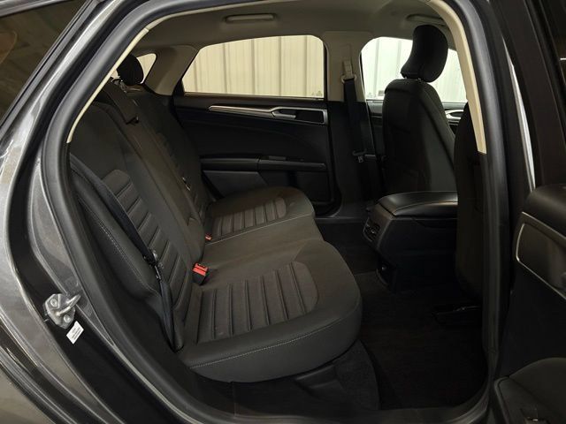 Used 2019 Ford Fusion SE FWD image 11