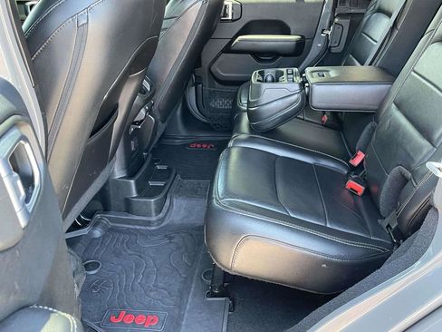 Used 2018 Jeep Wrangler Unlimited Sahara AWD/4WD image 10