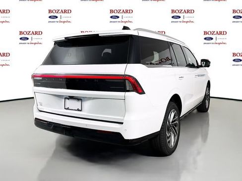New 2026 Lincoln Navigator Reserve AWD/4WD image 8