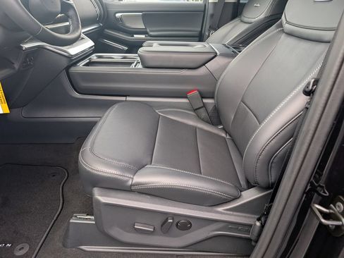 New 2027 Ford Expedition Max Platinum w/ Driver's Package AWD/4WD image 9
