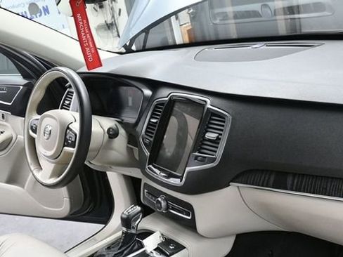 Used 2020 Volvo XC90 T6 Momentum AWD/4WD image 21