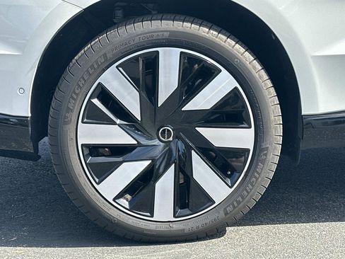 Certified 2025 Volvo EX90 Ultra image 28