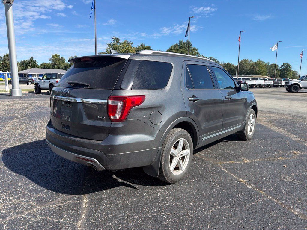 Used 2017 Ford Explorer XLT AWD/4WD image 5