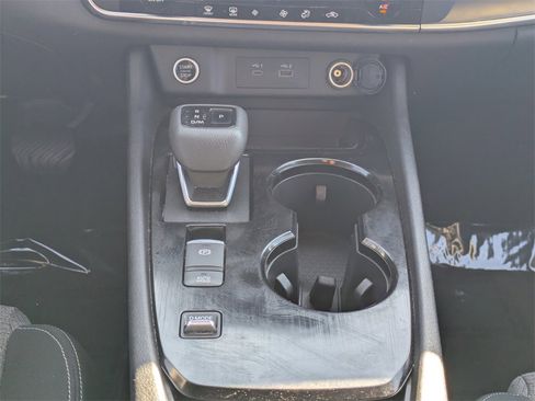 Used 2023 Nissan Rogue SV image 19