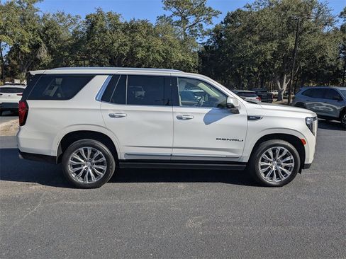 Used 2021 GMC Yukon Denali w/ Denali Premium Package image 3