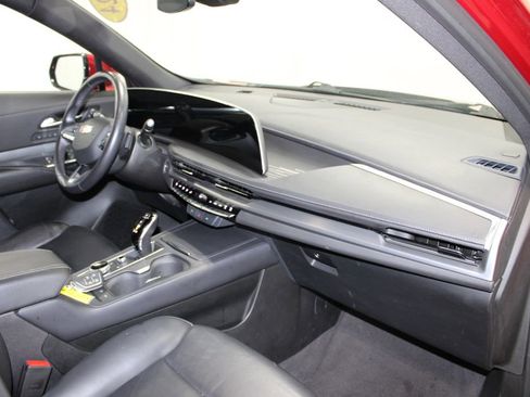 Used 2024 Cadillac XT4 Premium Luxury image 21