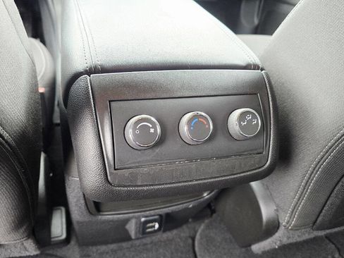 Used 2017 Chevrolet Traverse LT image 18