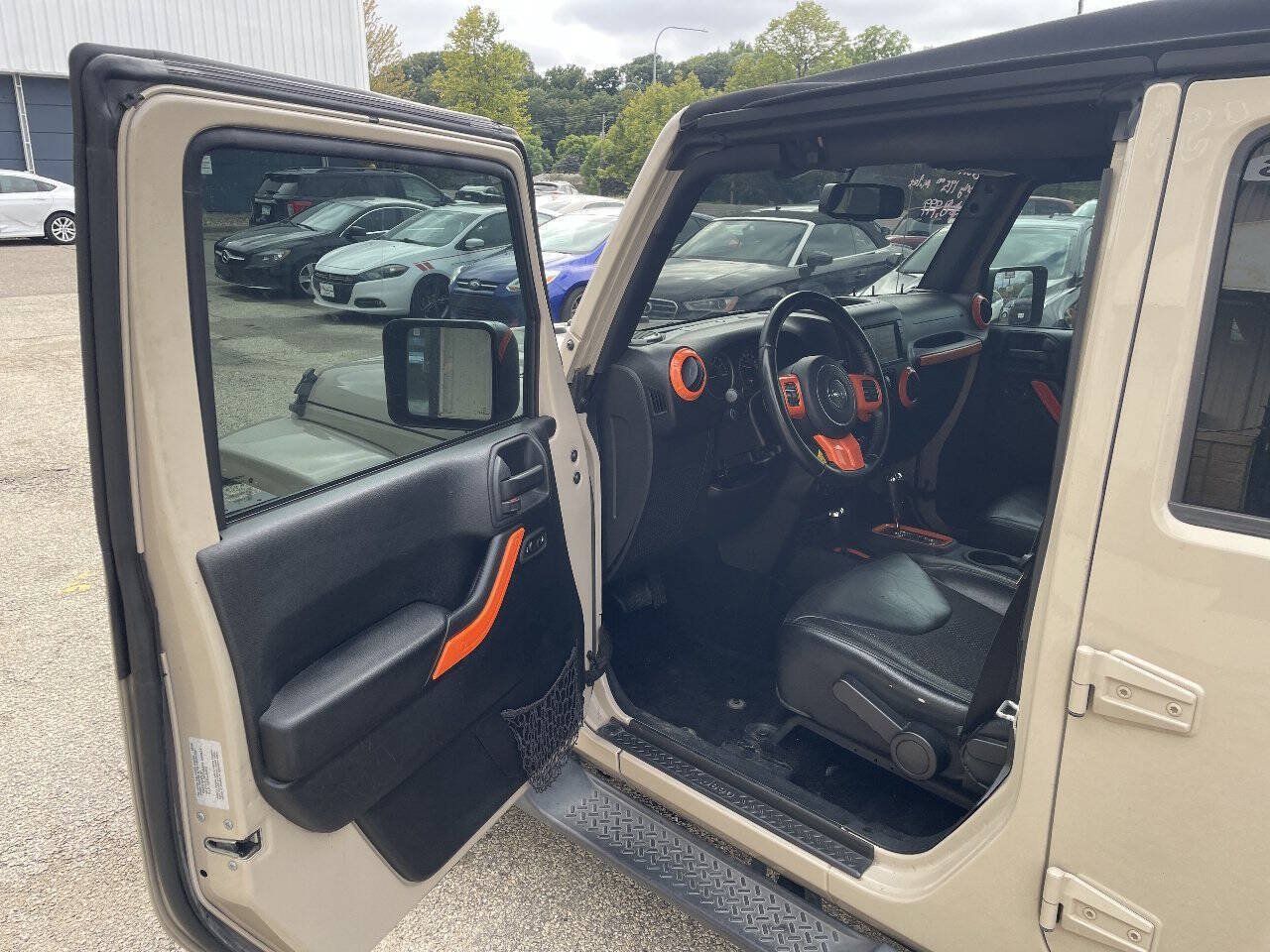Used 2016 Jeep Wrangler Unlimited Sahara AWD/4WD image 16