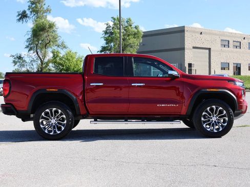 Used 2024 GMC Canyon Denali AWD/4WD image 7