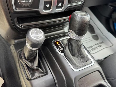 Used 2022 Jeep Wrangler Sport AWD/4WD image 25