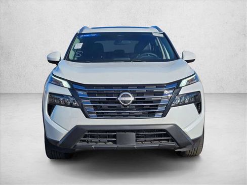 Used 2024 Nissan Rogue SV w/ SV Premium Package image 2