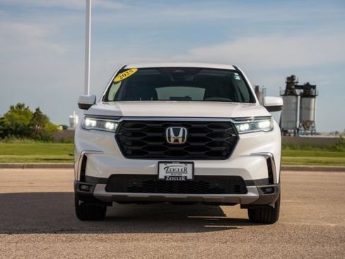 Used 2025 Honda Pilot EX-L image 2