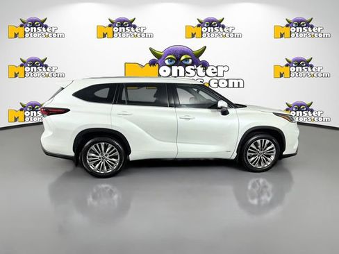Used 2024 Toyota Highlander Platinum AWD/4WD image 4