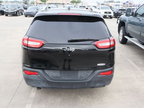Used 2018 Jeep Cherokee Latitude Plus image 9
